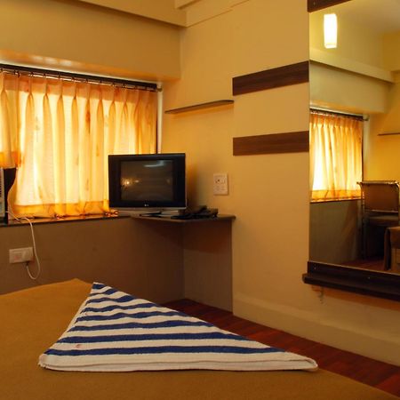 Hotel Golden Palace Pvt Ltd Mumbai Exterior foto