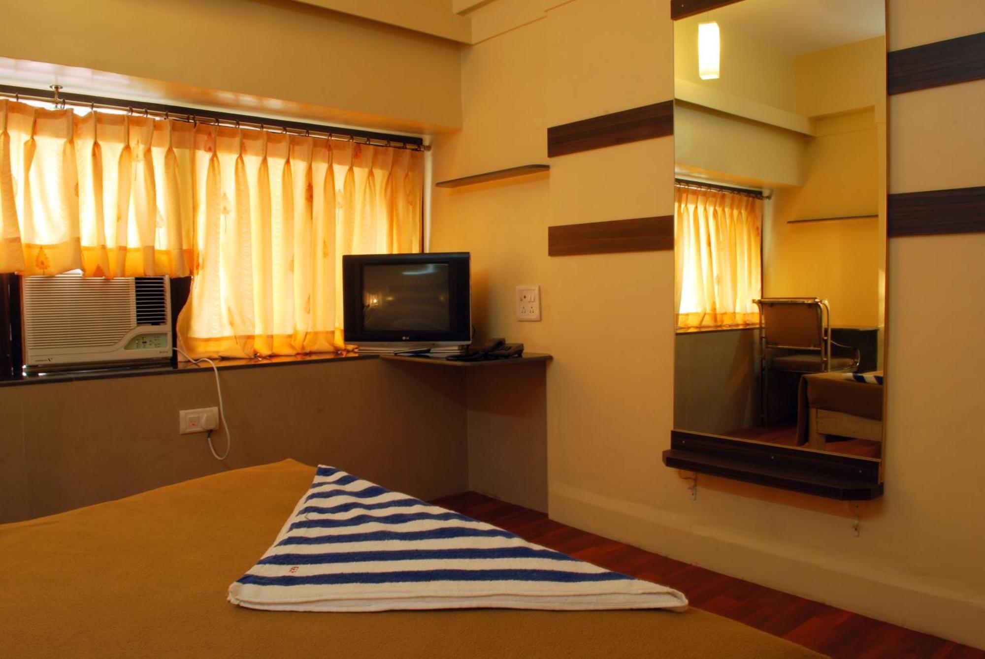 Hotel Golden Palace Pvt Ltd Mumbai Exterior foto